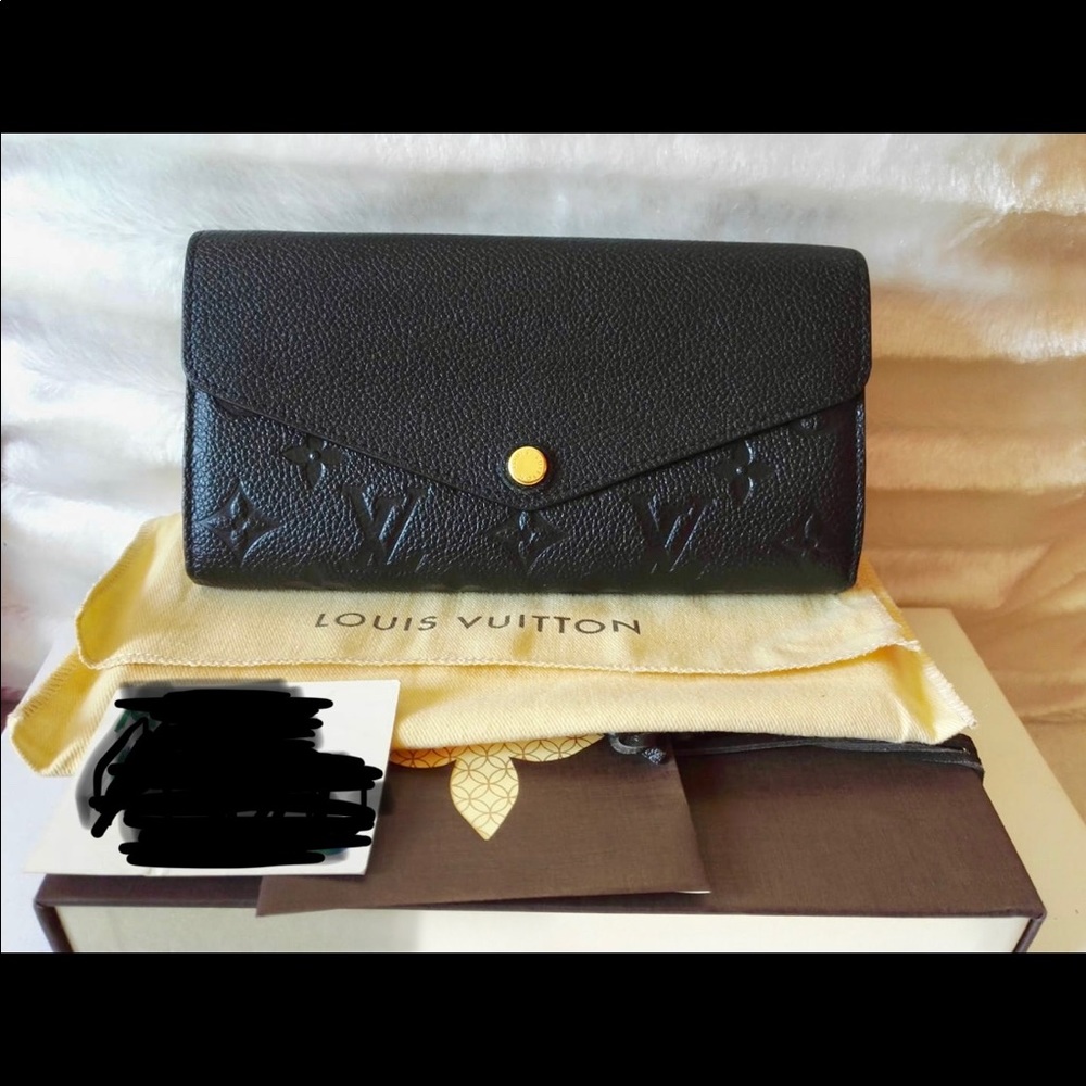 ❌SOLD❌ Authentic Sarah Empreinte Wallet